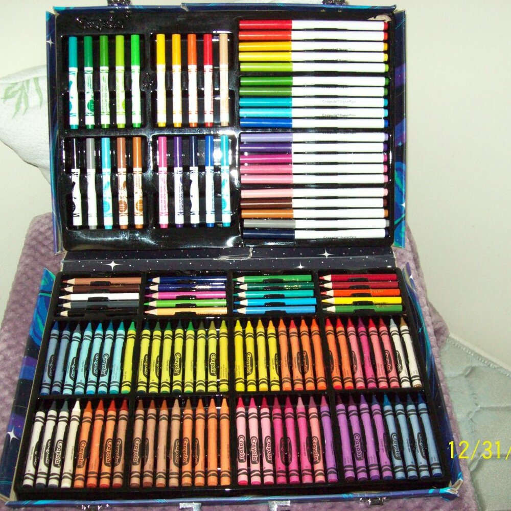 Crayola Inspiration Art Case Space Coloring Set (140pcs),